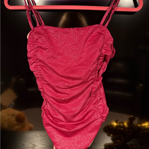 Elegant Red Ruched Women's Swimsuit - Picture 1 of 2